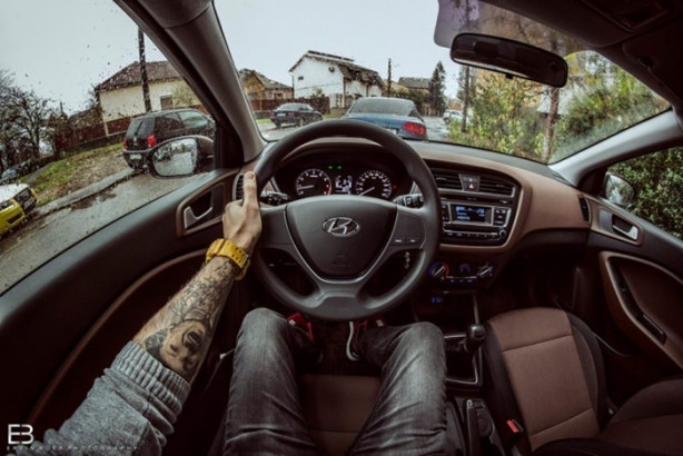 Foto - Bu adamın yerinde olmak isteyeceksiniz! Çünkü...