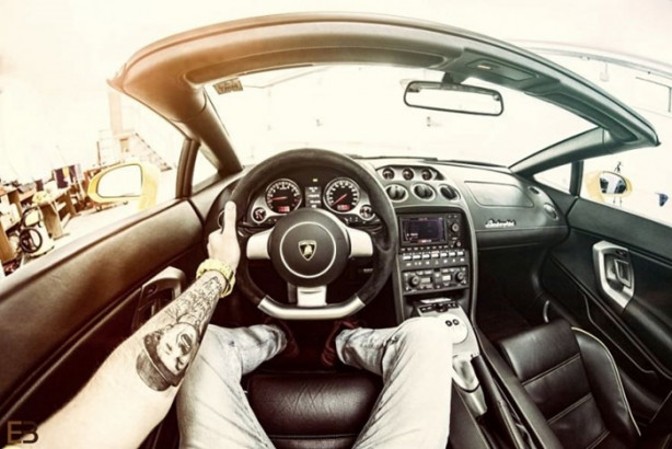 Foto - Bu adamın yerinde olmak isteyeceksiniz! Çünkü...