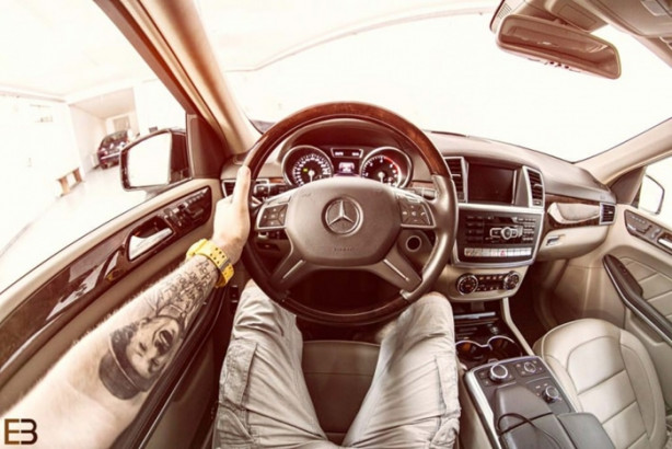 Foto - Bu adamın yerinde olmak isteyeceksiniz! Çünkü...