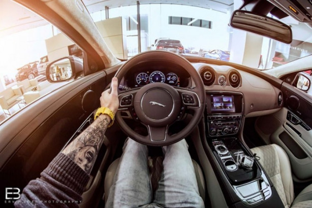 Foto - Bu adamın yerinde olmak isteyeceksiniz! Çünkü...