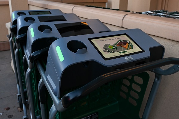 Foto - Bu araba her işi kendi yapıyor! Artık marketlerde kasa önünde sıra beklemek yok