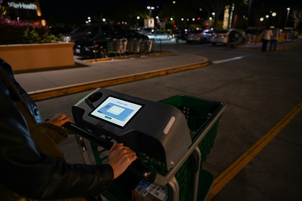 Foto - Bu araba her işi kendi yapıyor! Artık marketlerde kasa önünde sıra beklemek yok