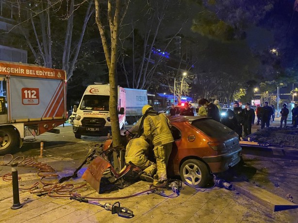 Foto - Bu araçtan sağ çıktı! Kadıköy’de feci kaza