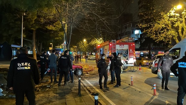 Foto - Bu araçtan sağ çıktı! Kadıköy’de feci kaza