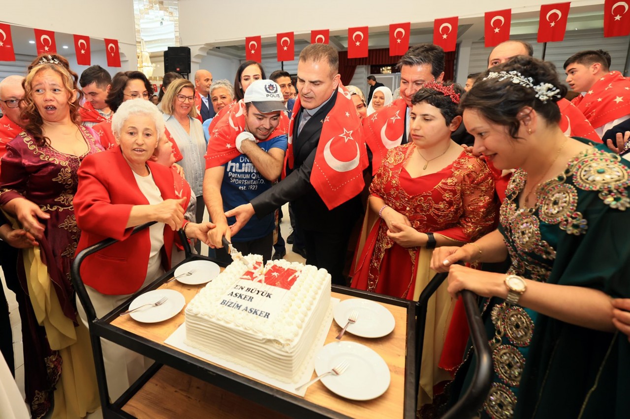 Foto - Bu Askeri Kına Gecesi Engelli bireyler için