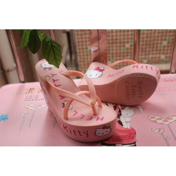 Foto - Bu ayakkabıları çocuğunuza sakın giydirmeyin!