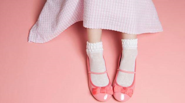 Foto - Bu ayakkabıları çocuğunuza sakın giydirmeyin!