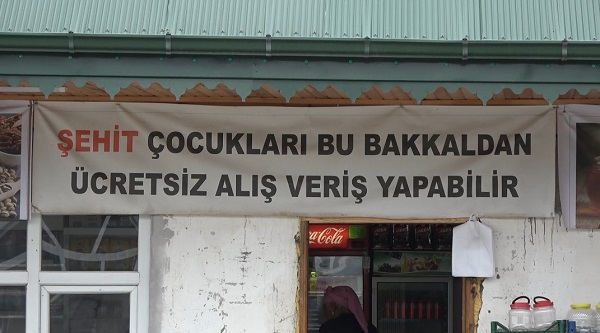 Foto - Bu bakkalda her şey şehit çocuklarına bedava