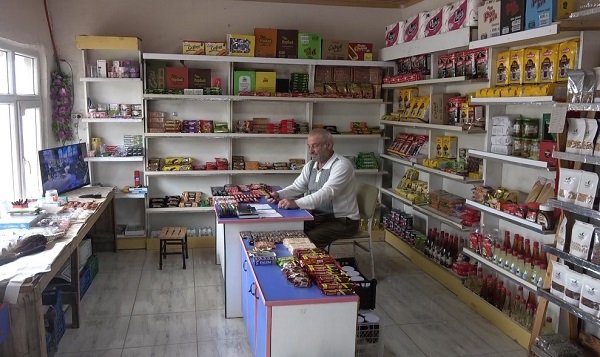 Foto - Bu bakkalda her şey şehit çocuklarına bedava