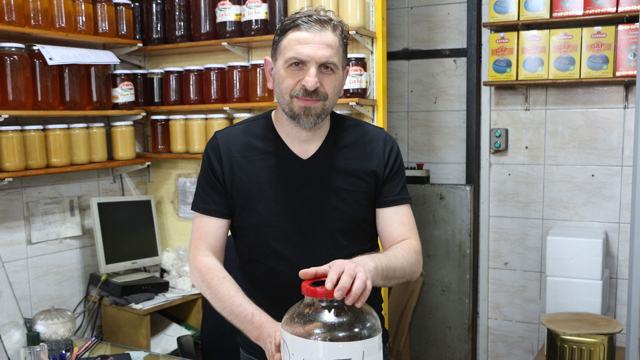 Foto - Bu balın fazlası zehirliyor! ‘Adami uzatur’ notuyla satışa çıktı