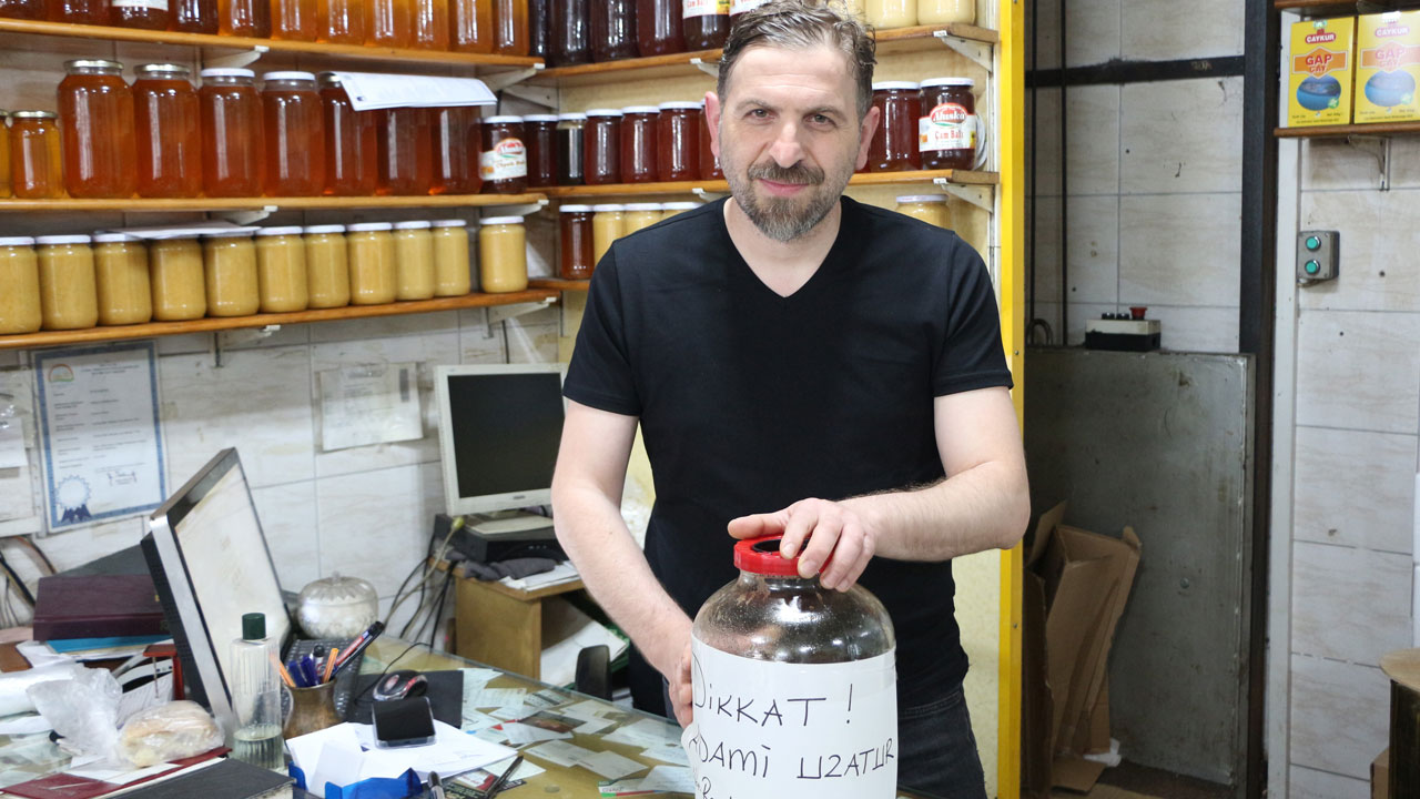 Foto - Bu balın fazlası zehirliyor! ‘Adami uzatur’ notuyla satışa çıktı