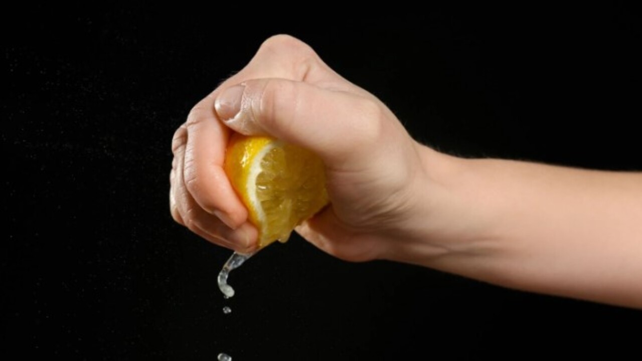 Foto - Bu basit yöntemi deneyin! İşte solmuş parkeleri parlatmanın püf noktası