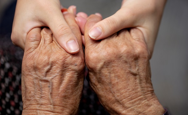 Bu belirtiler hep göz ardı ediliyor! Oysa hastalık 10 yıl öncesinden teşhis edilebilir