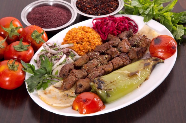 Bu besinleri sakın tekrar ısıtmayın! Zehirliyor