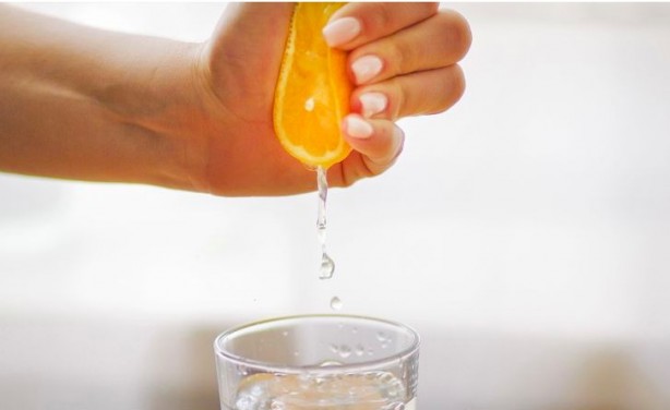 Foto - Herkes saçlarını beyazlattığını düşünüyor ama... Limonu saçlarınıza sürerseniz bakın ne oluyor