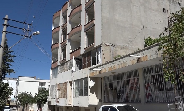 Foto - Bu bina herkesi korkutuyor! 