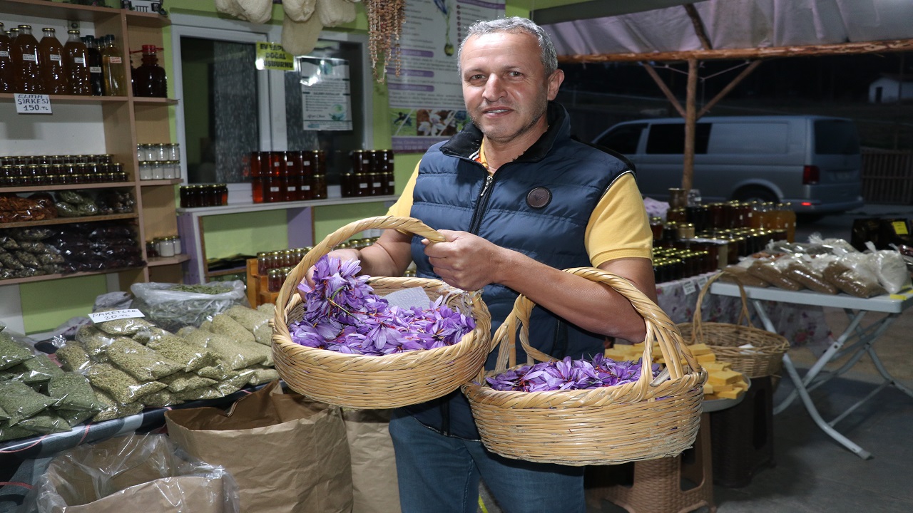 Foto - Bu bitki altınla yarışıyor! Kilogramı tam 320 bin tl
