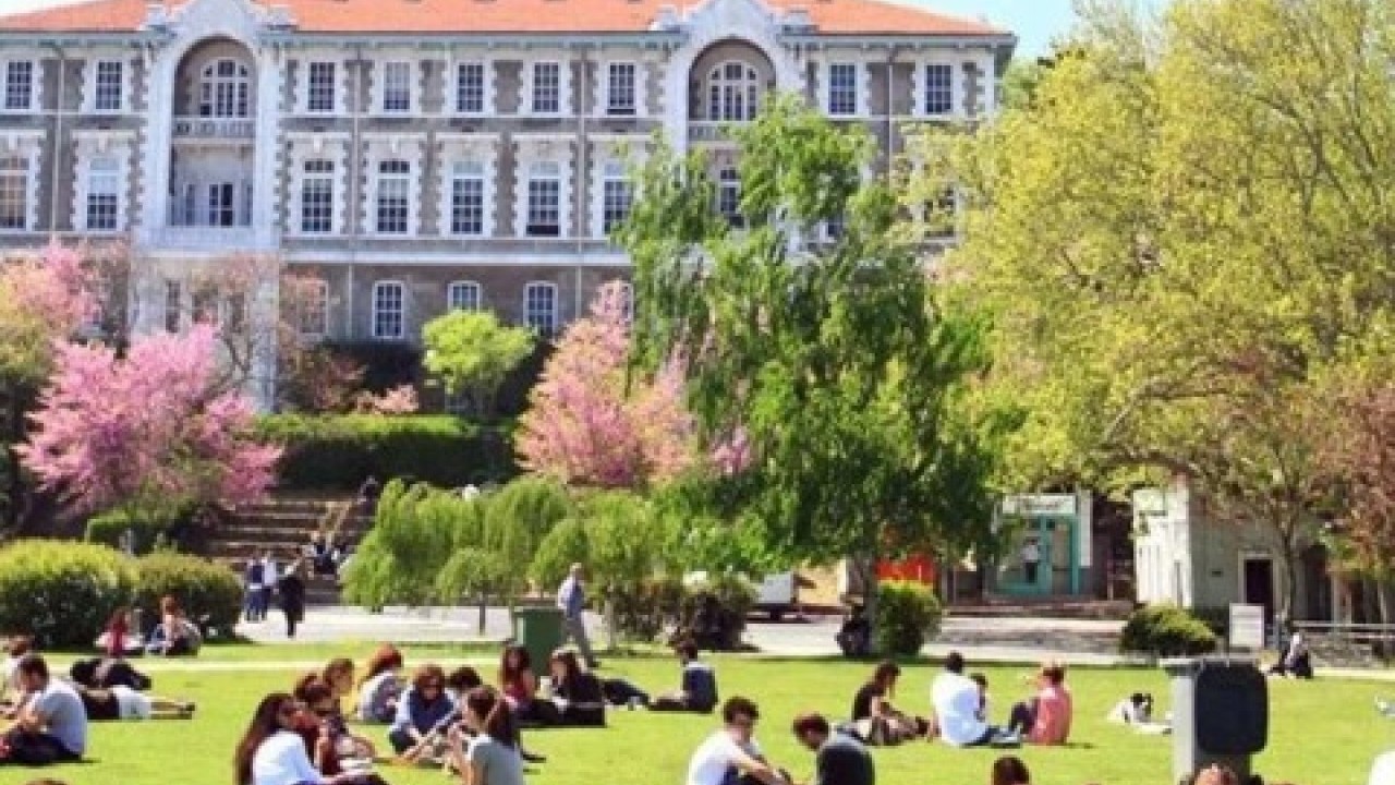 Bu bölümü okuyanın işi adeta hazır! Açıköğretim Fakültesinden bitirilebiliyor!