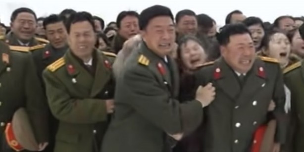 Foto - Bu çağda bu kafa... Garip yasaklar ülkesinde 11 günlüğüne ağlamak mecburi gülmek yasak! 