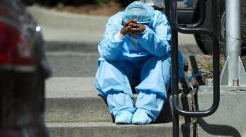 Foto - Bu çağda bu kafa... Garip yasaklar ülkesinde 11 günlüğüne ağlamak mecburi gülmek yasak! 