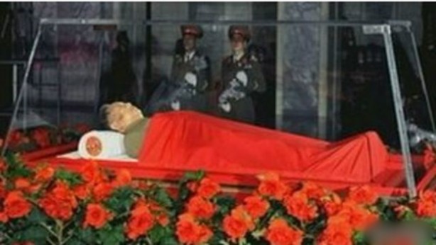 Foto - Bu çağda bu kafa... Garip yasaklar ülkesinde 11 günlüğüne ağlamak mecburi gülmek yasak! 