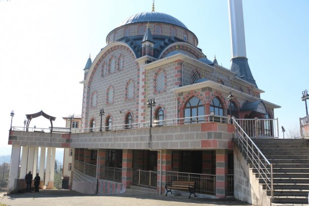 Foto - Bu caminin altından yol geçiyor