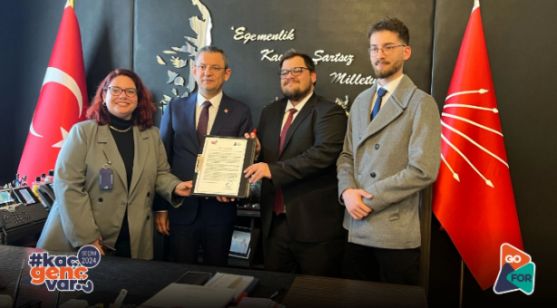 Foto - Bu CHP’ye bir şeyler oluyo! İb.elerle fazla hemhal olmaya başladı