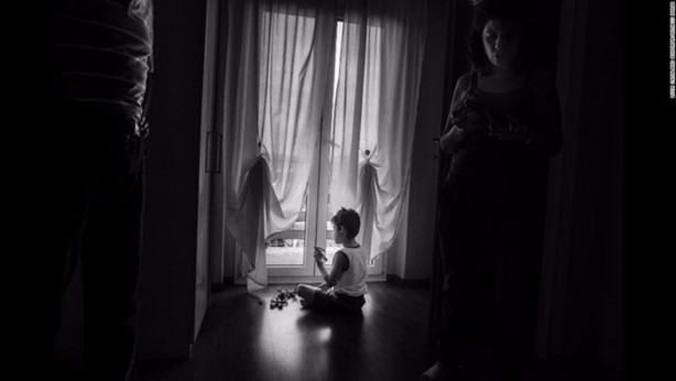 Foto - Bu çocuk gölgede yaşamak zorunda!