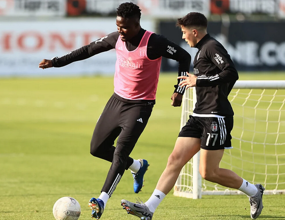 Bu çöp oyuncular neyin peşinde? Yine yaptılar yapacaklarını! Yazıklar olsun! Yaşatın şu bir ilk’i…