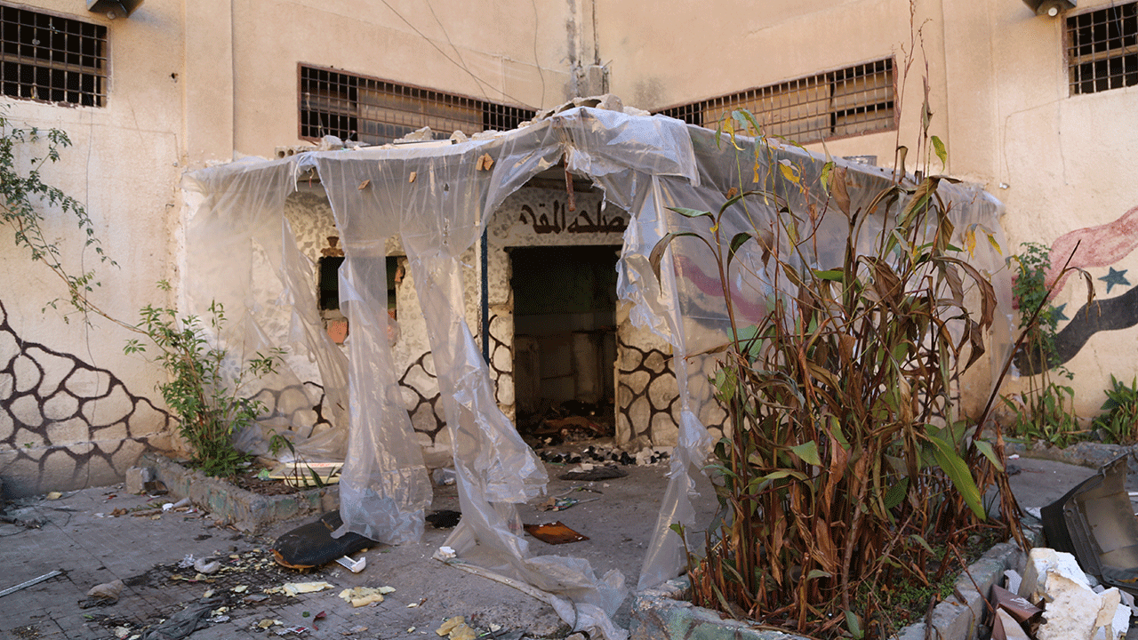 Bu çöplükte yüzlerce insana işkence yaptılar!