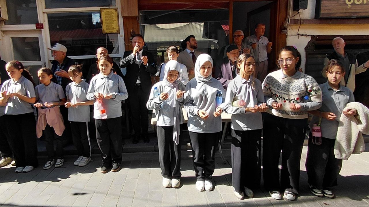 Foto - Bu da esnaf duası! 7 asırdır her cuma eller semaya kalkıyor