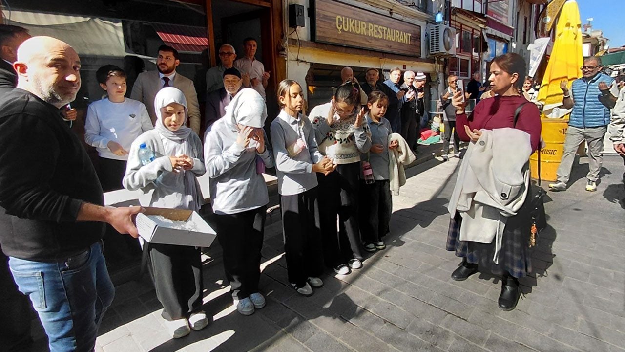 Foto - Bu da esnaf duası! 7 asırdır her cuma eller semaya kalkıyor