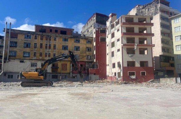  Bu da Karadeniz usülü yıkım işlemi! Görenler gözlerine inanamadı!