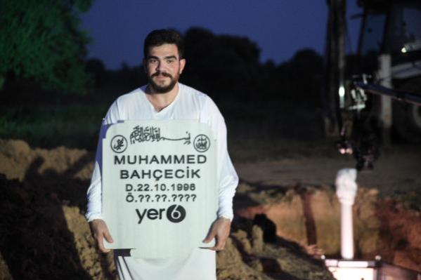 Foto - Bu da oldu! Youtuber reklam için tabutla mezara girdi