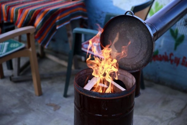 Foto - Bu da Rize işi ısıtma sistemi! Müşterileri üşümesin diye...