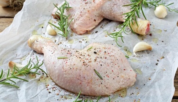 Foto - Bu detaya dikkat! Tavuk pişirmeden önce bunu yaparsanız…