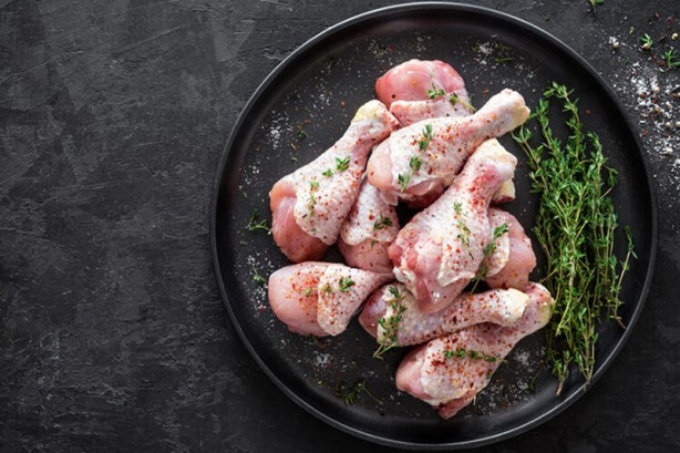 Bu detaya dikkat! Tavuk pişirmeden önce bunu yaparsanız…