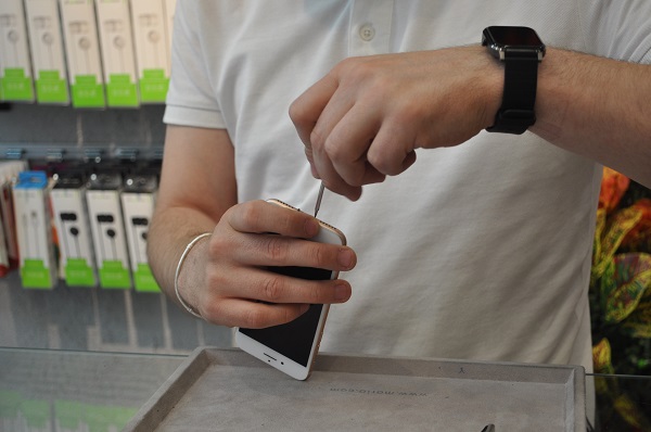 Foto - Bu detaya kimse dikkat etmiyor! Telefonlar bu sebeple bozuluyor