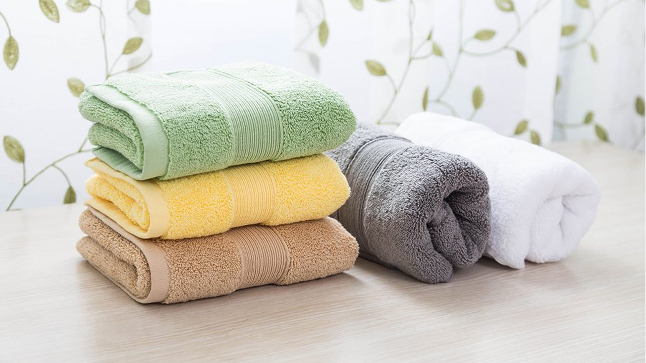 Bu doğal yöntemi deneyin! Sertleşen havluları pamuk gibi yumuşatıyor