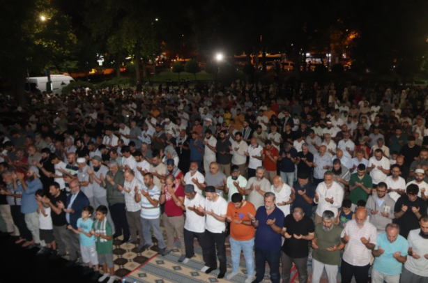 Foto - Bu dualar GAZZE için! Nöbet Saraçhanede devam ediyor