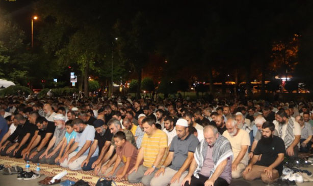 Foto - Bu dualar GAZZE için! Nöbet Saraçhanede devam ediyor