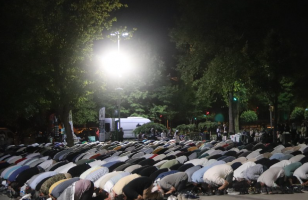 Foto - Bu dualar GAZZE için! Nöbet Saraçhanede devam ediyor