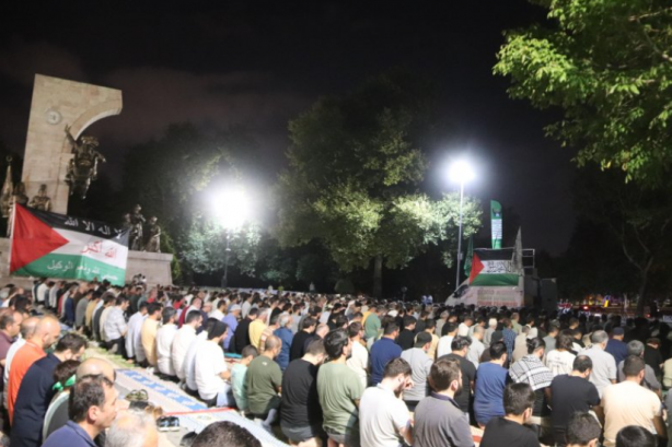 Foto - Bu dualar GAZZE için! Nöbet Saraçhanede devam ediyor