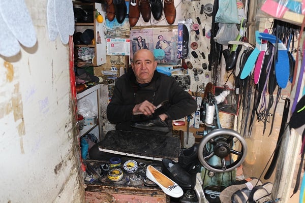 Bu dükkanla 4 çocuk okuttu! 