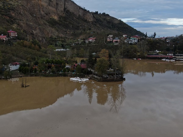 Foto - Bu durum gelecek adına korkutuyor! Trabzon'un gölleri sinsi tehlikeye karşı tehdit altında