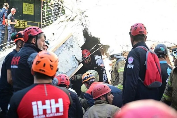 Foto - Bu enkazın sorumlusu CHP! Rant algısı ile kentsel dönüşümü engellediler