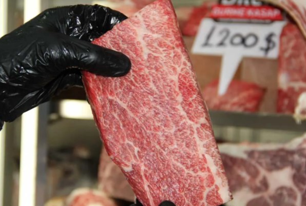 Bu etin kilosu 10 bin lira! Araba bile teklif eden oluyor