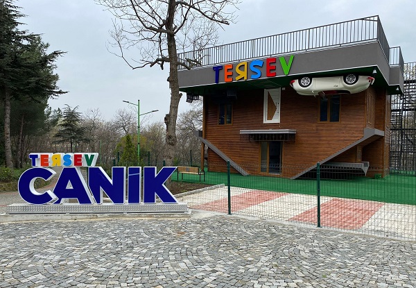 Foto - Bu evde bir 'terslik' var