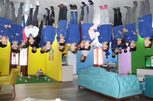 Bu evde bir terslik var