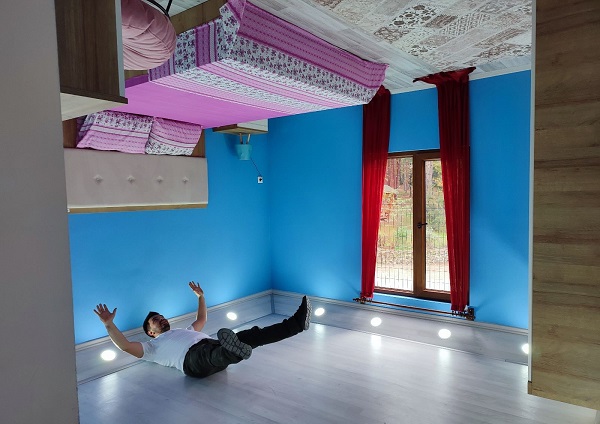 Foto - Bu evde bir 'terslik' var